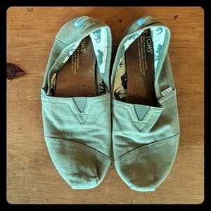 Men's 9.5 Toms shoes